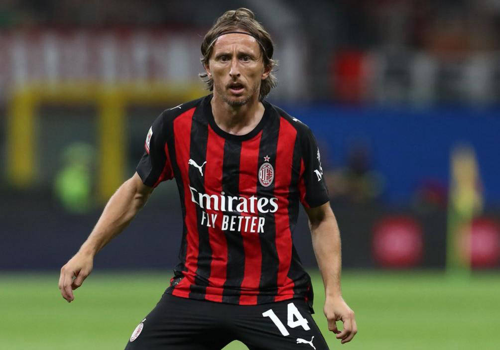 全联盟裁判开始统一佩戴胸部护甲，标志着裁判安全装备的重大升级